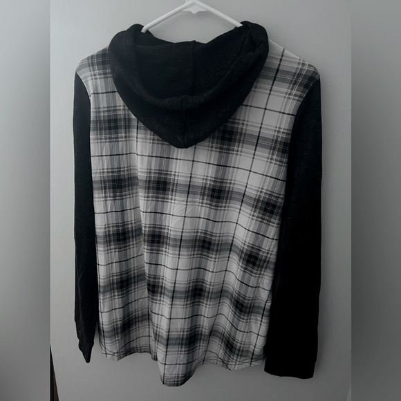 Women’s Large Plaid Hooded Shirt - Picture 2 of 2